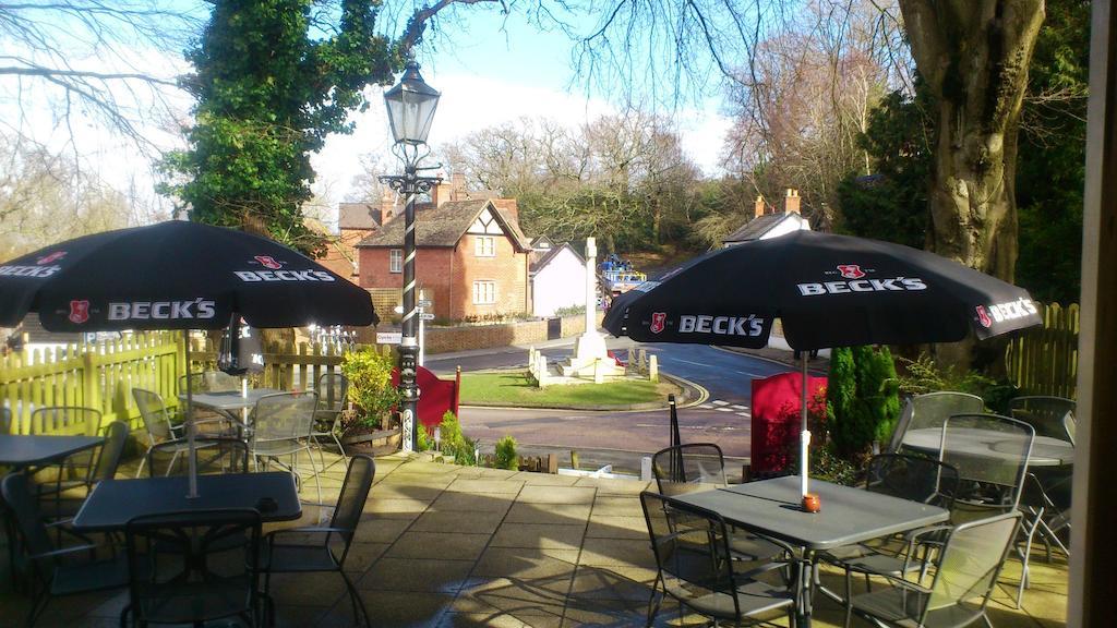 The Burley Inn Bagian luar foto